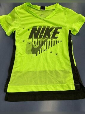 Youth Nike Neon Green and Black Dri-FIT Short Sleeve Tee M 5-6 year